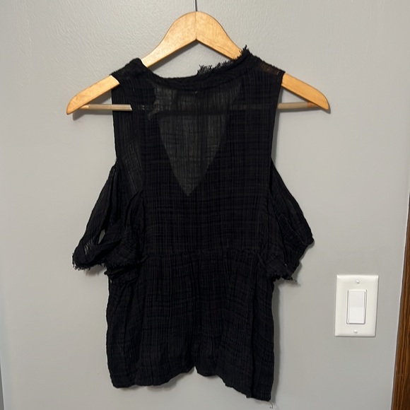 Free People One Delicate Black Cold Shoulder Top Size XS - Picture 3 of 6
